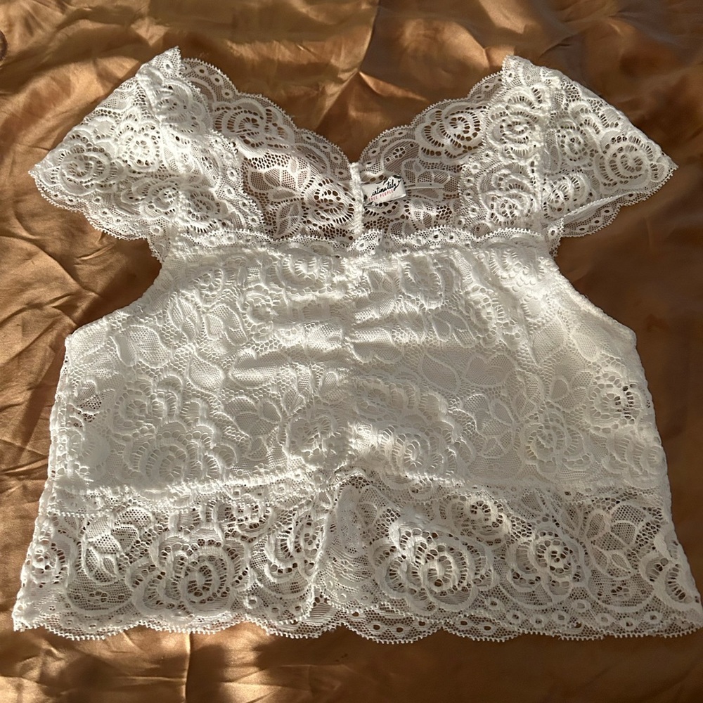 Intimate Free People white lace top NEVER worn